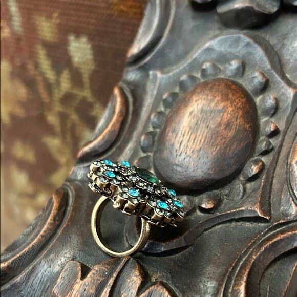 Fun Cocktail Flower Ring with Antique Gold Metal, Aqua and Green, Size 5 - Picture 7 of 16